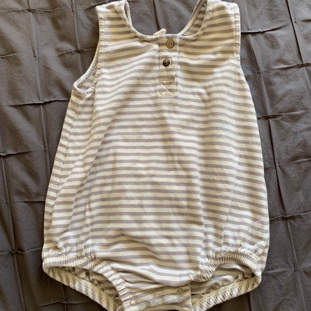 Quincy Mae bubble onesie 18-24 month. GUC.